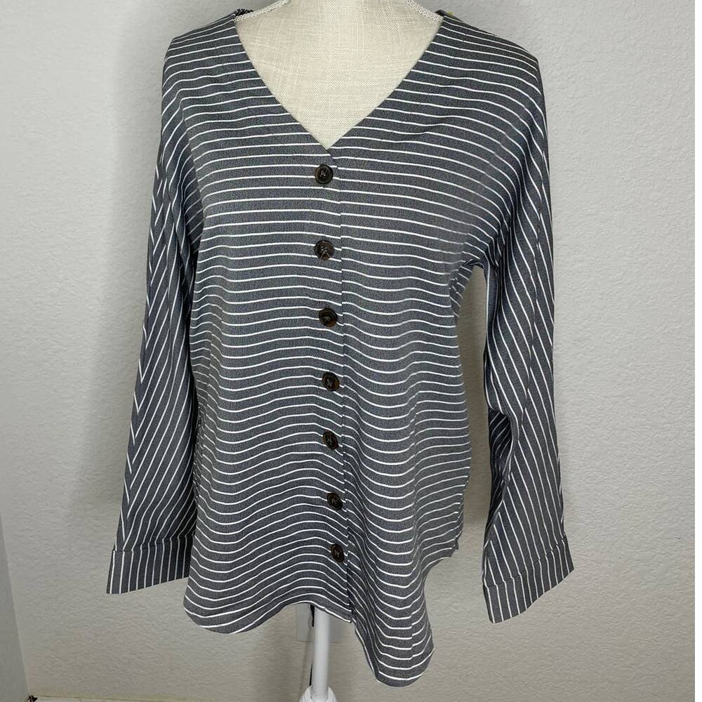 Vici Dolls Entro Blue and White Striped Shirt Womens size Small layering shirt